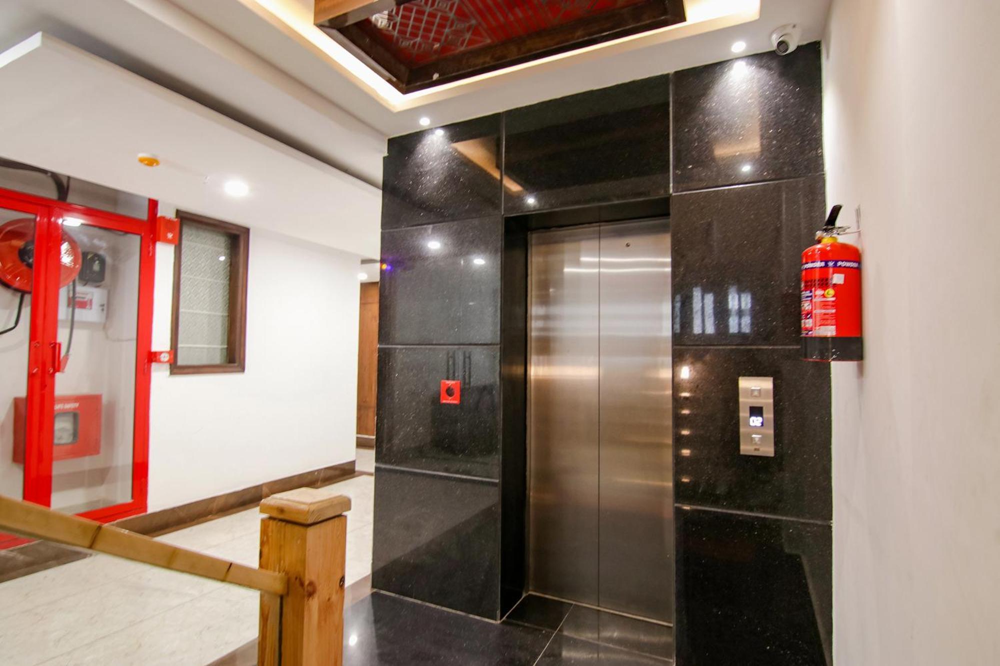 Fabhotel Prism Grand Zirakpur Kültér fotó
